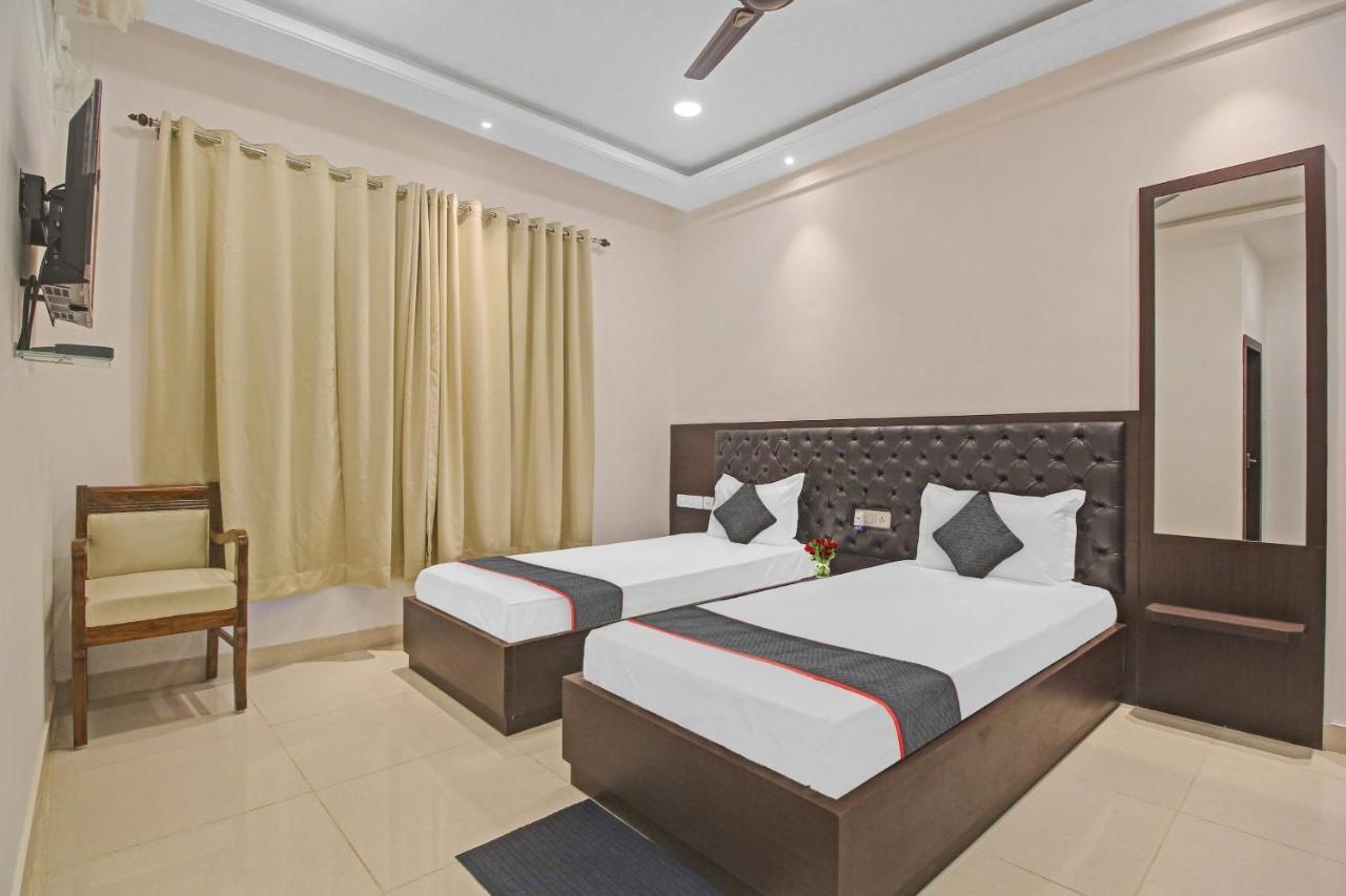 Super Townhouse Centre Point Inn Near Esplanade Metro Station Калькутта Экстерьер фото