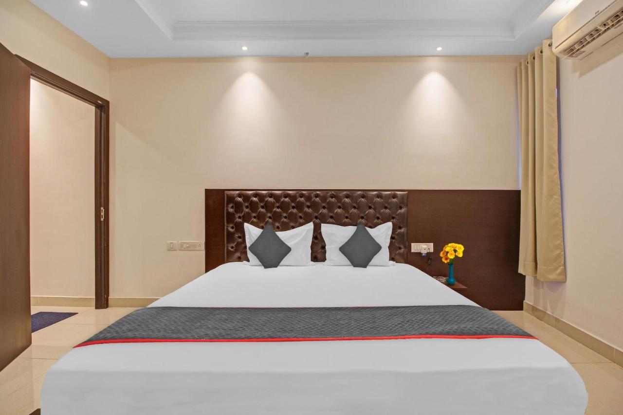 Super Townhouse Centre Point Inn Near Esplanade Metro Station Калькутта Экстерьер фото