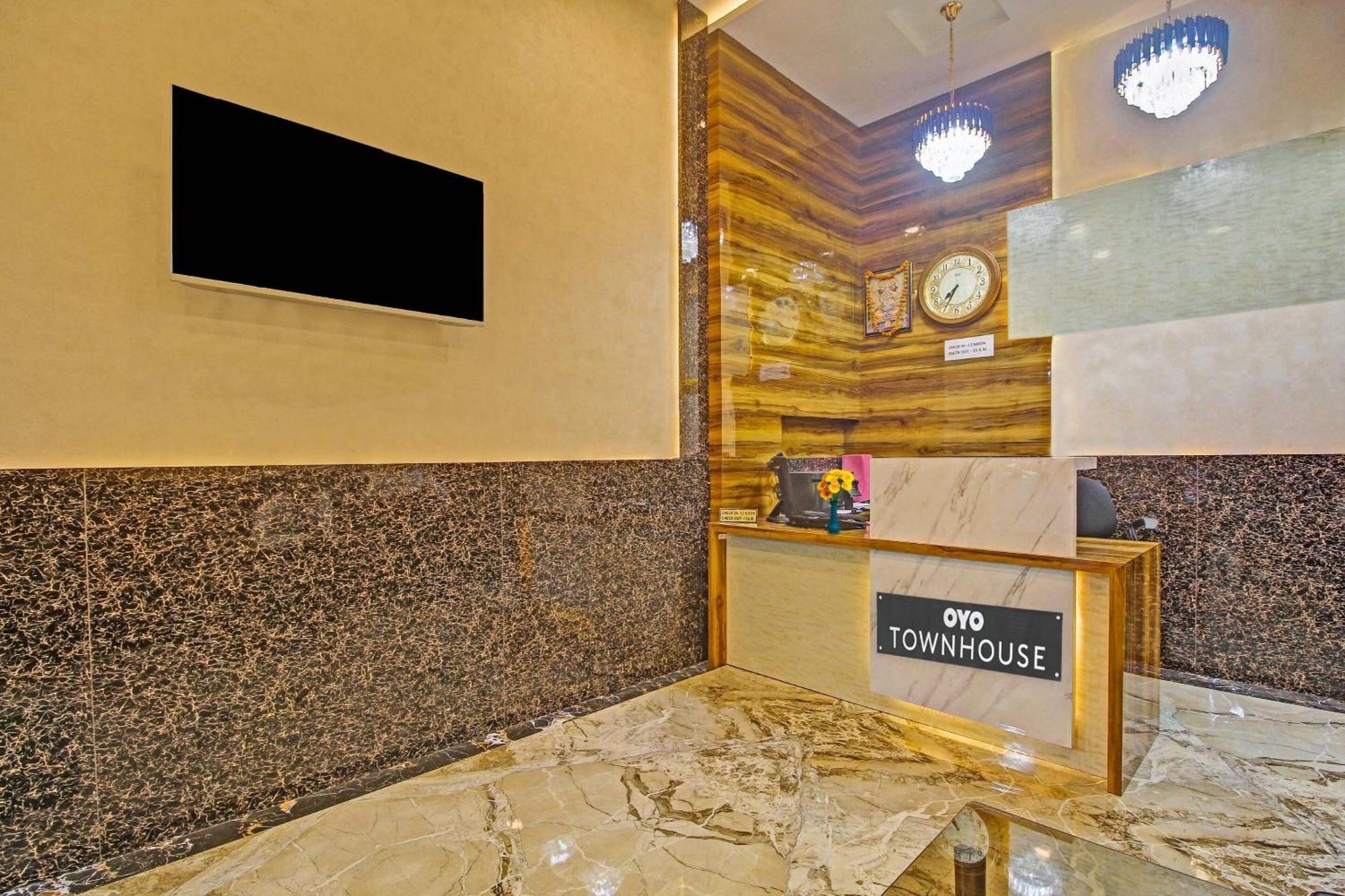 Super Townhouse Centre Point Inn Near Esplanade Metro Station Калькутта Экстерьер фото