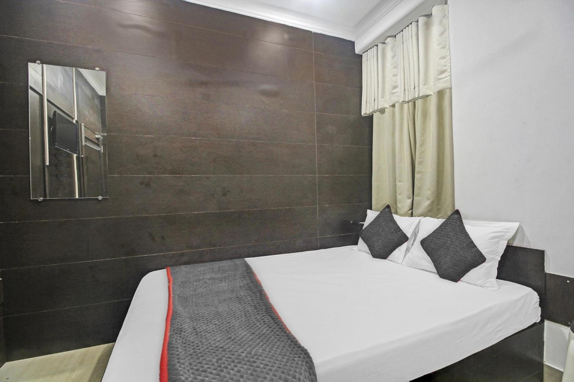 Super Townhouse Centre Point Inn Near Esplanade Metro Station Калькутта Экстерьер фото